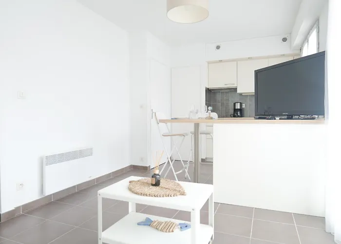 Proche Quartier Des Presidents - 2 Personnes *